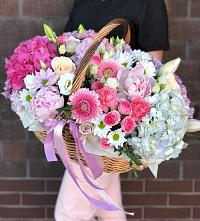 Композиция солнечный день в Коноше Цветочная композиция из Розы, Хризантемы, Пионы и Лизиантусы в корзине в Коноше