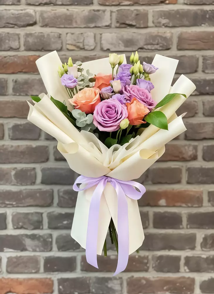 Букет цветов из: Лизиантусы и Розы в Коноше