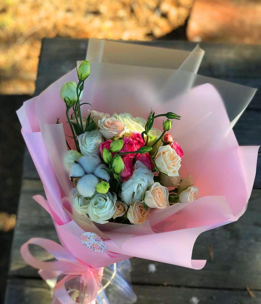 Букет цветов из: Розы и Лизиантусы в Коноше