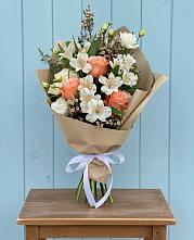 Букет цветов из:  Альстромерии, Лизиантусы, Розы и Хризантемы в Коноше