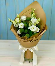 Букет цветов из:  Хризантемы и Лизиантусы в Коноше