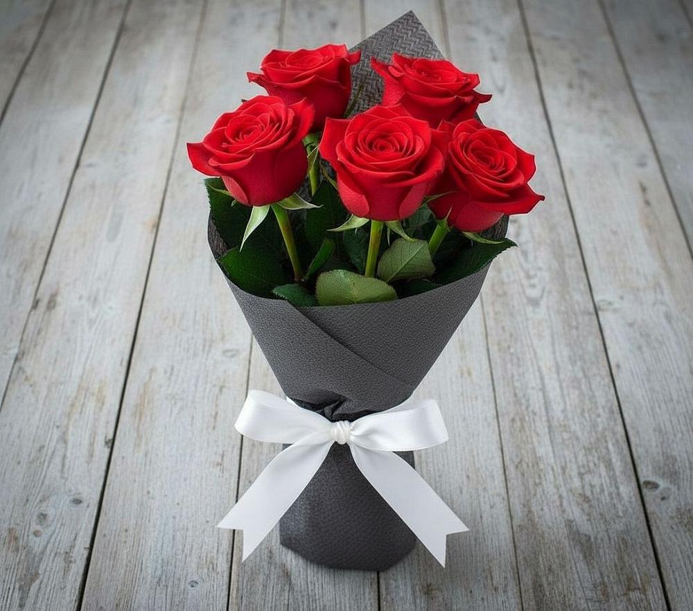 Букет 5 Красных роз Эдлесс Лав в Коноше