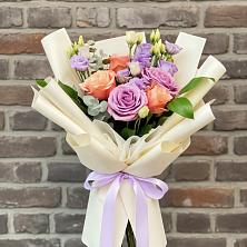 Букет цветов из:  Лизиантусы и Розы в Коноше
