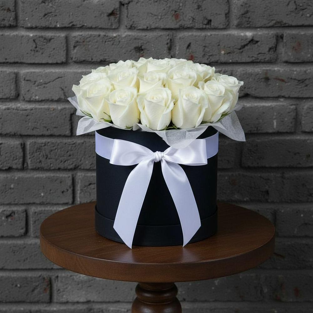 Цветочная композиция из Розы в шляпной коробке в Коноше