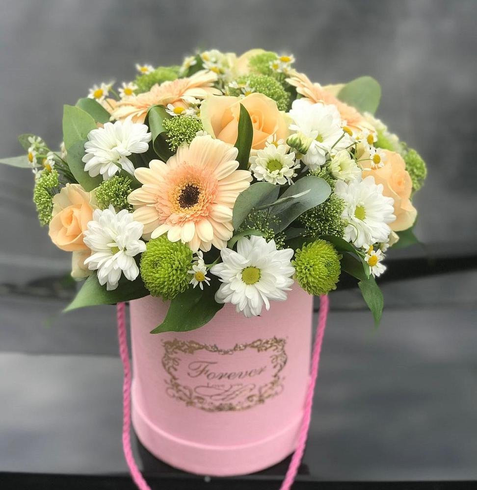 Цветочная композиция из Розы, Герберы и Хризантемы в шляпной коробке в Коноше