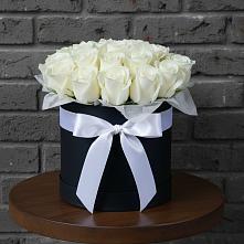 Цветочная композиция из Розы в шляпной коробке в Коноше